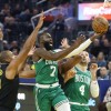 杰伦布朗23+15+13普理查德26分 绿军胜勇士